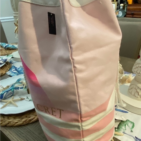 NWT Victoria’s Secret Large Duffle Bag - Picture 11 of 11